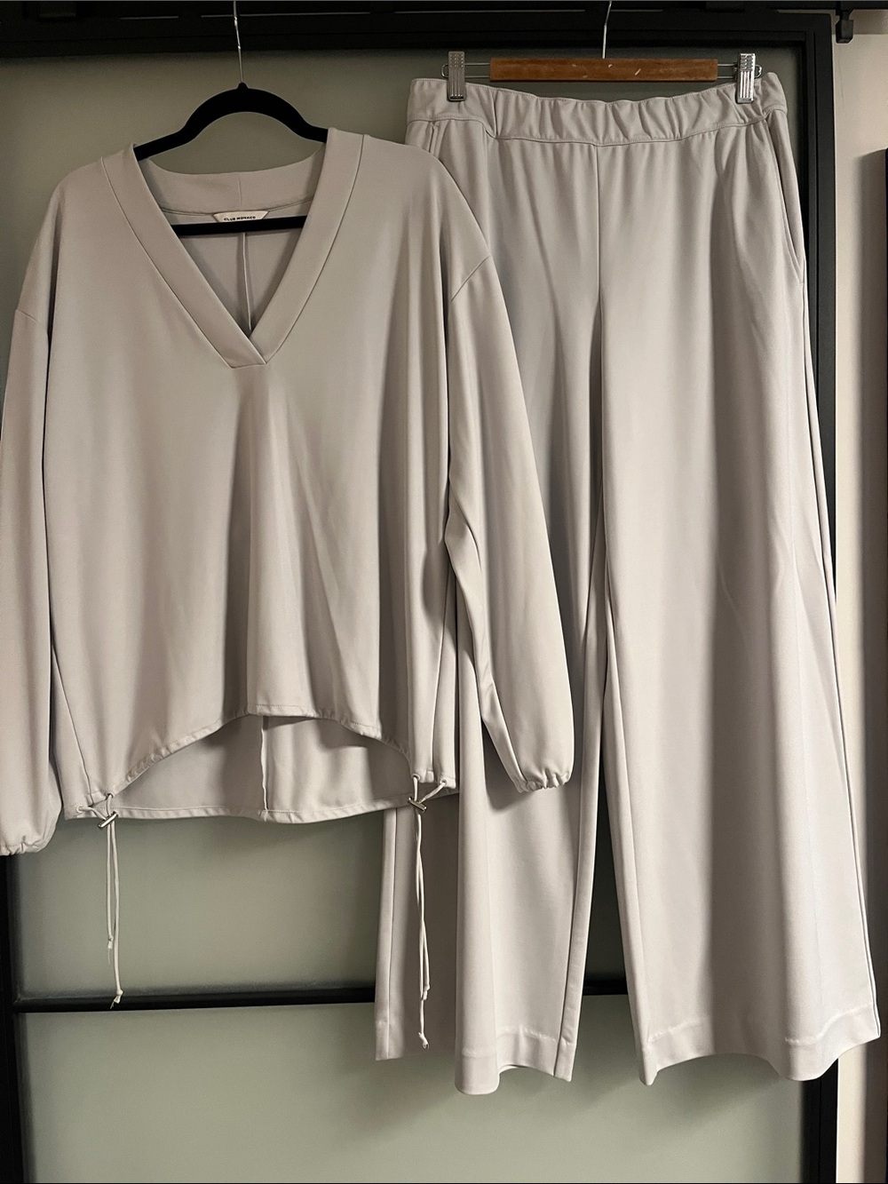 Club Monaco Light Gray V-Neck Lounge Set - Drawcord Top & Wide-Leg Pants